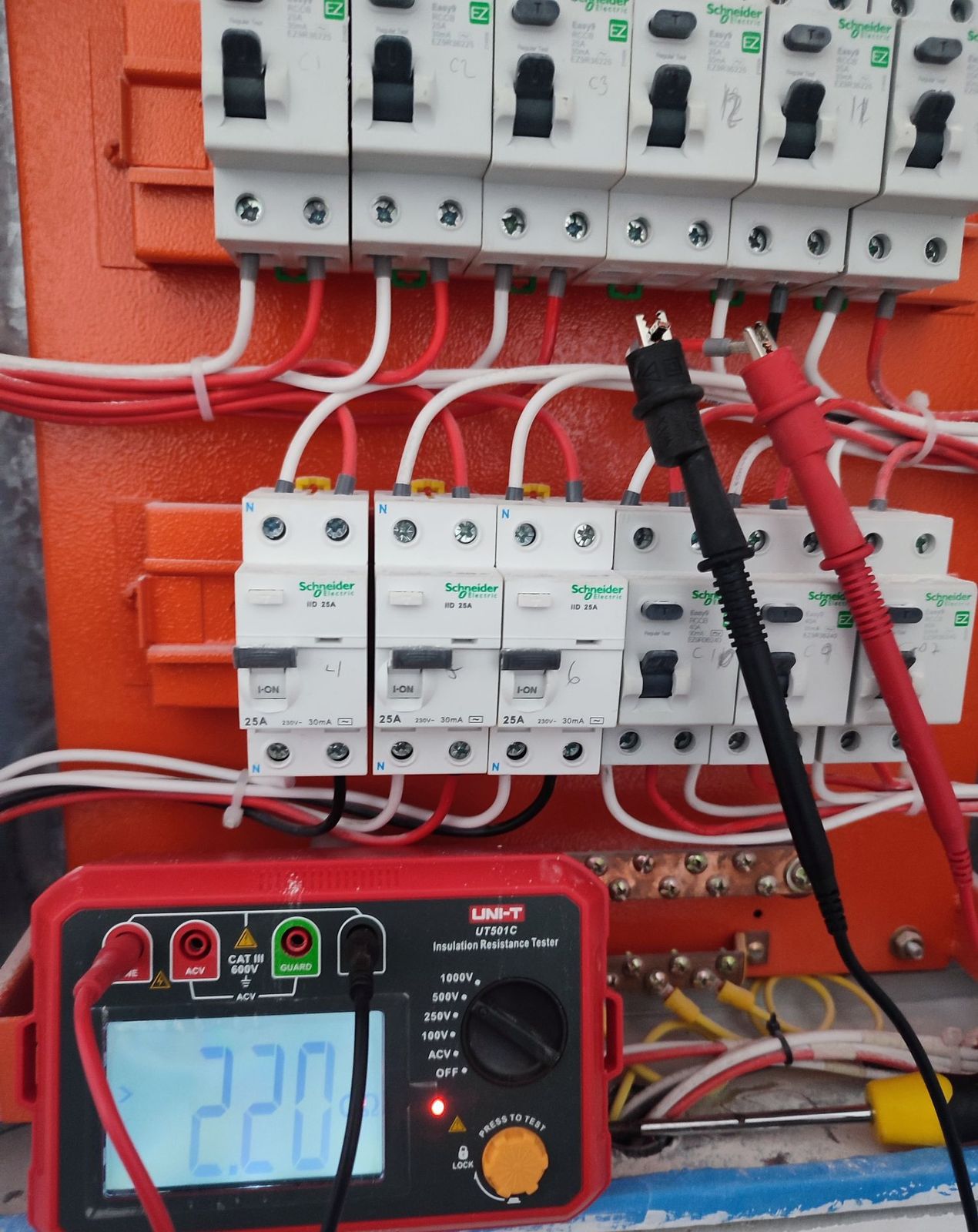 Prueba de aislamiento en tablero de un local comercial